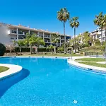 Sunny Getaway With Pool In - Ref M54 *