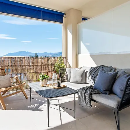 Sunny Getaway With Pool In - Ref M54