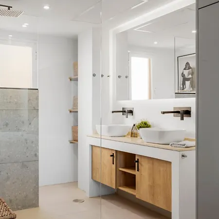 Sunny Getaway With Pool In - Ref M54 Lejlighed