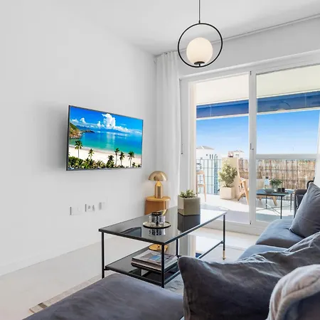 Sunny Getaway With Pool In - Ref M54 *