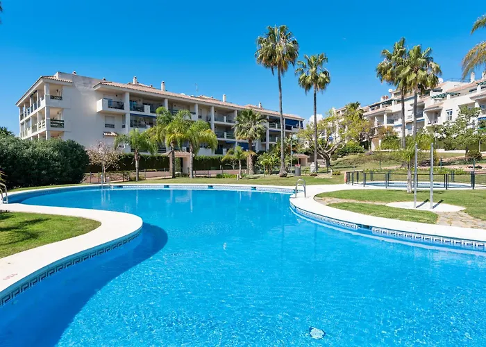 Sunny Getaway With Pool In - Ref M54 *