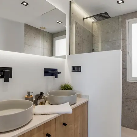 Apartman Sunny Getaway With Pool In - Ref M54