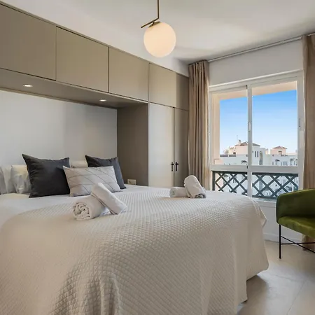 Sunny Getaway With Pool In - Ref M54 *