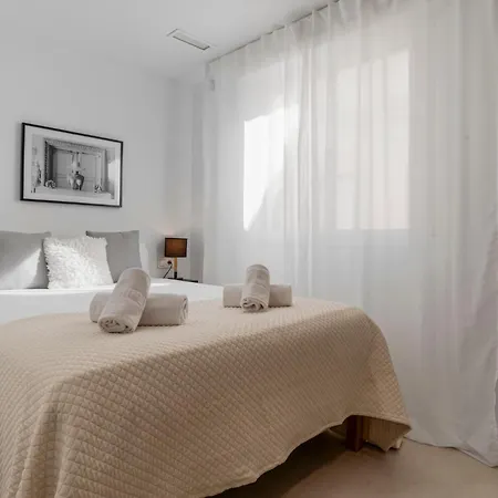 Sunny Getaway With Pool In - Ref M54